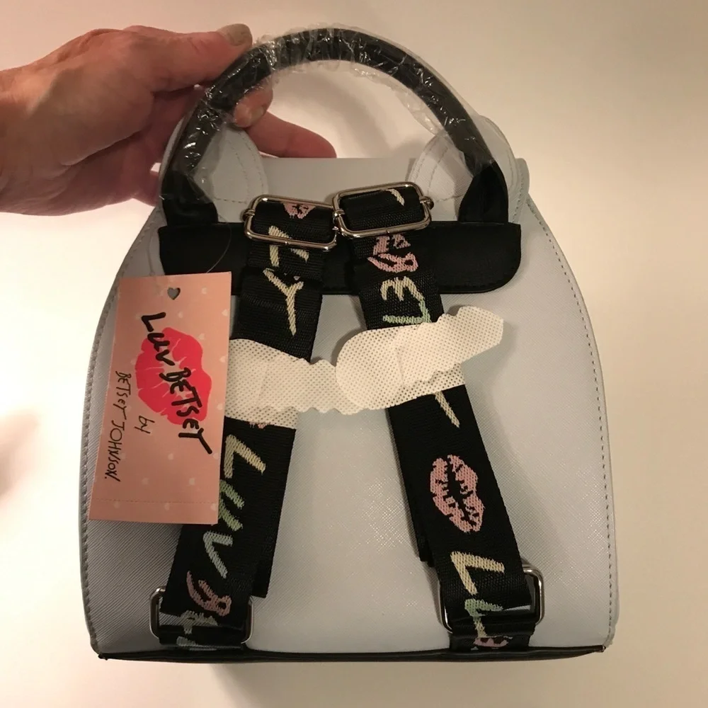 🐱Betsey Johnson Maraa Sky Mid Size Backpack